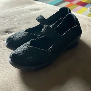 Cobb Hill (New Balance) black shoes